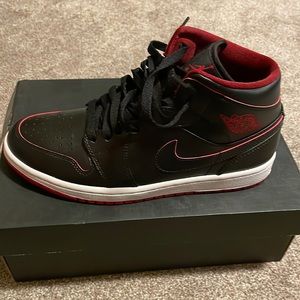 Jordan 1 mid, worn maybe twice